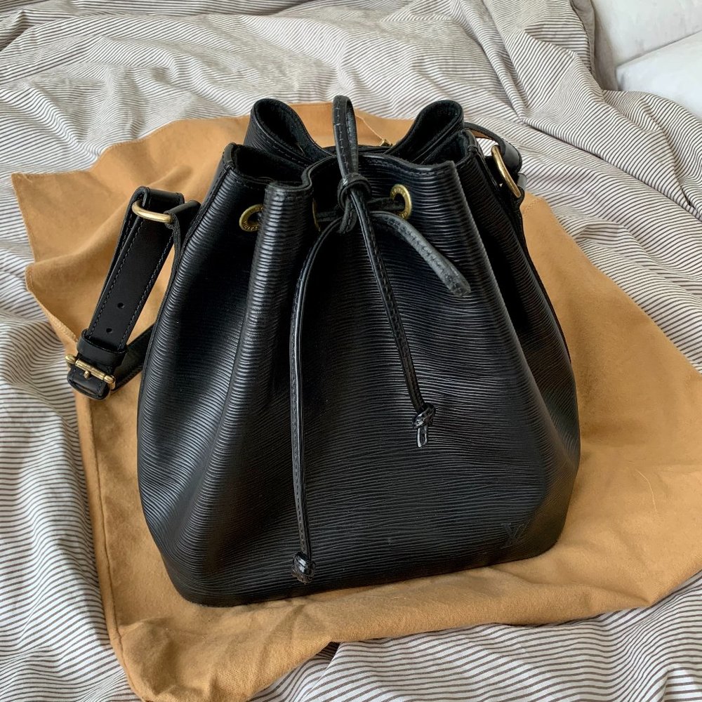 LV PETIT NOÉ EPI LEATHER SHOULDER BAG